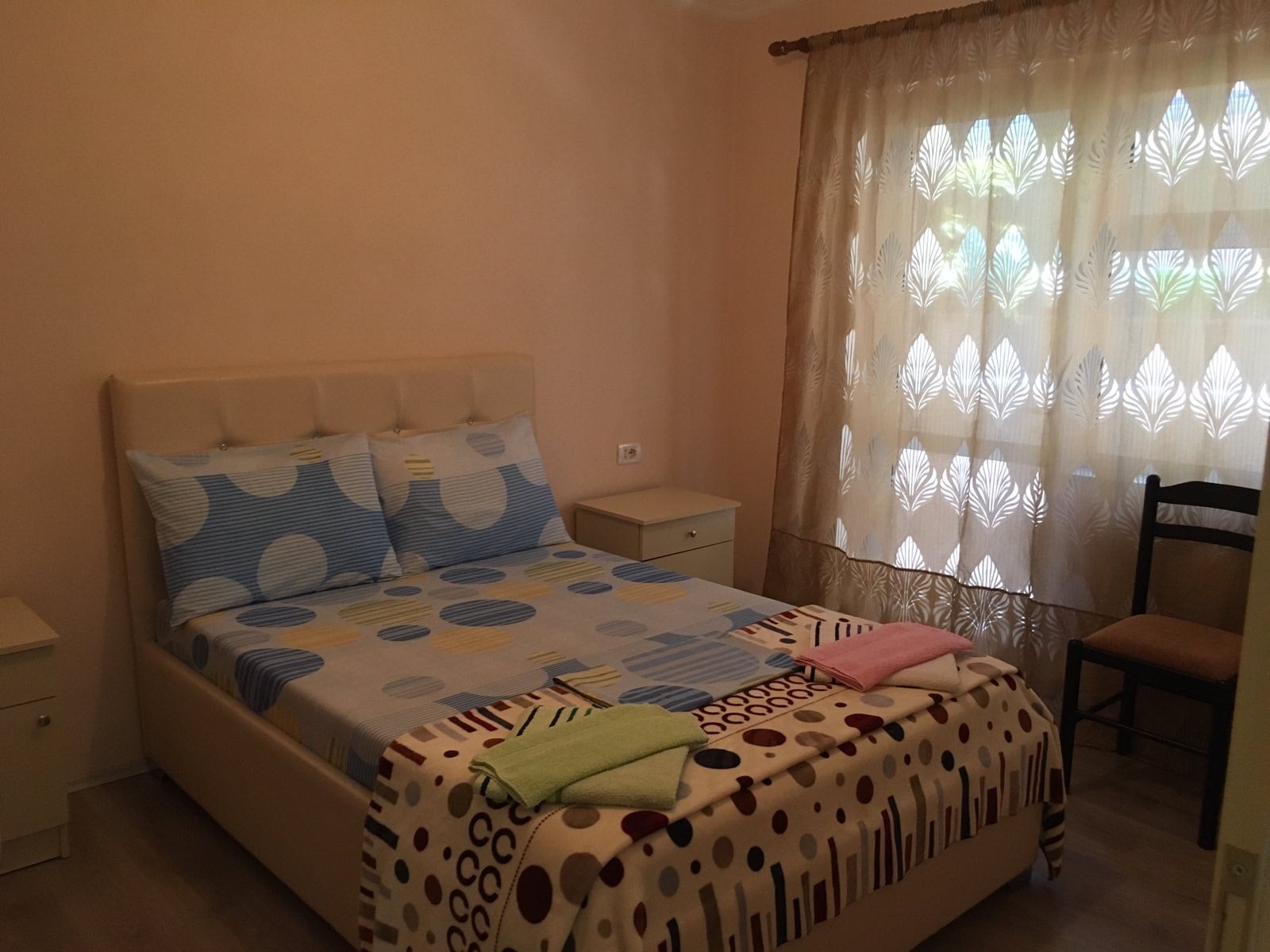 Apartament me qira ditore