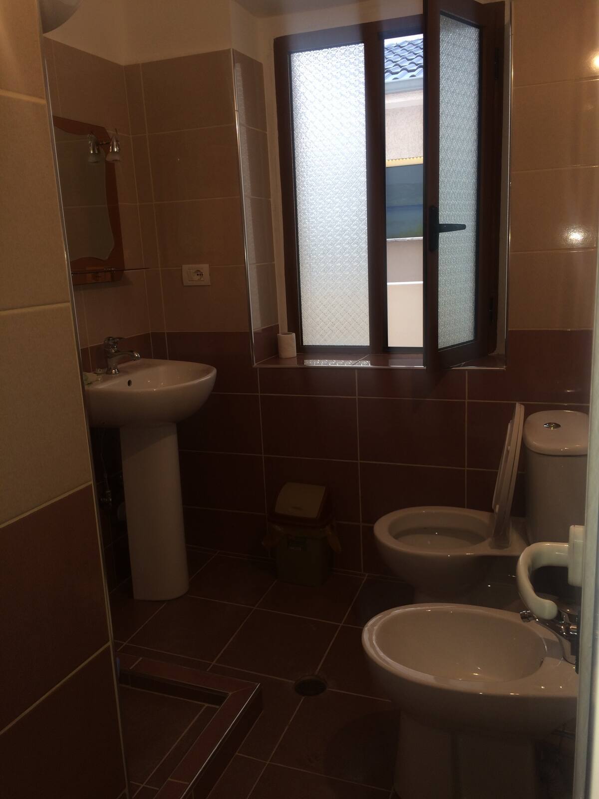 Apartament me qira ditore