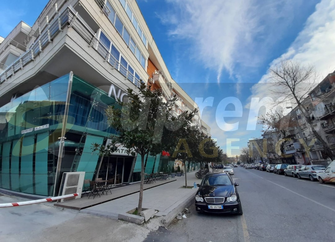 Shitet Apartament 2+1
