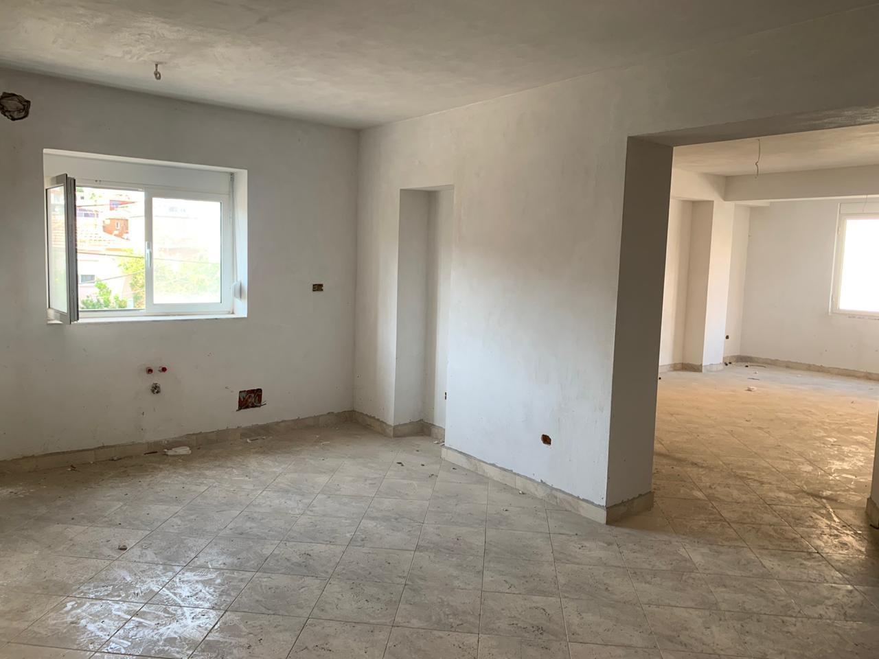  Shitet Apartament 2+1 pran shkolles Eftali K