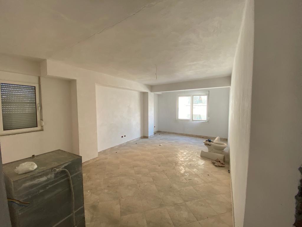  Shitet Apartament 2+1 pran shkolles Eftali K