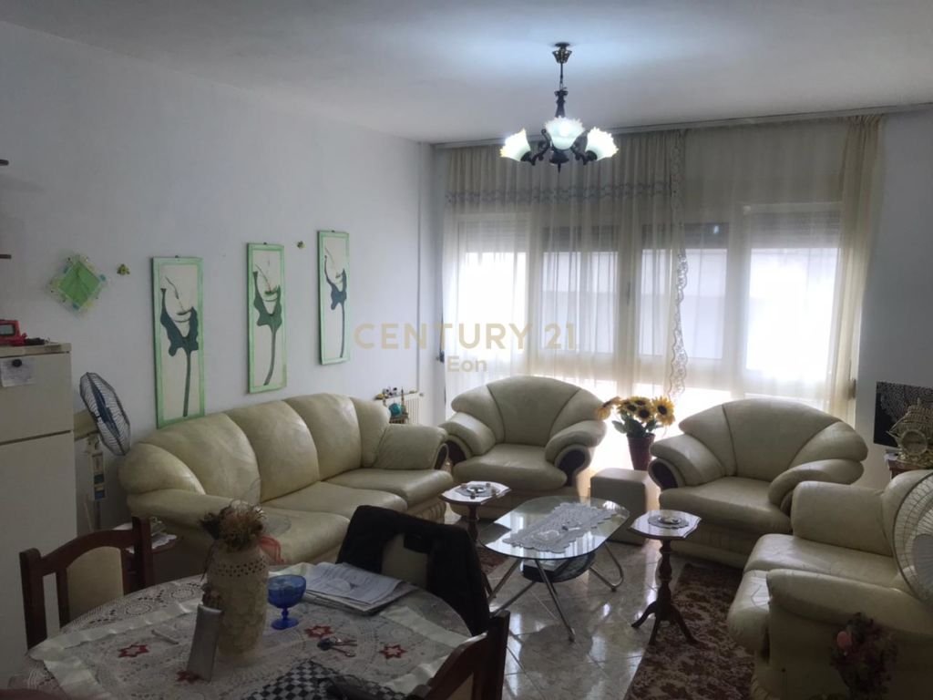 SHITET APARTAMENT 2+1+2 TEK STACIONI TRENIT, 