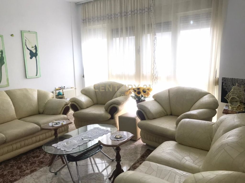 SHITET APARTAMENT 2+1+2 TEK STACIONI TRENIT, 