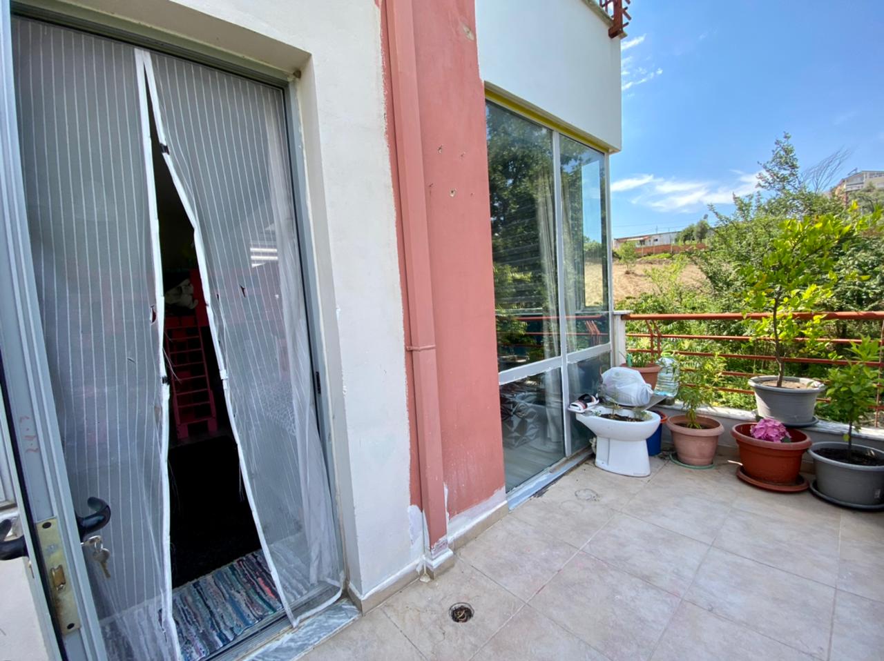 Shitet apartament 1+1
