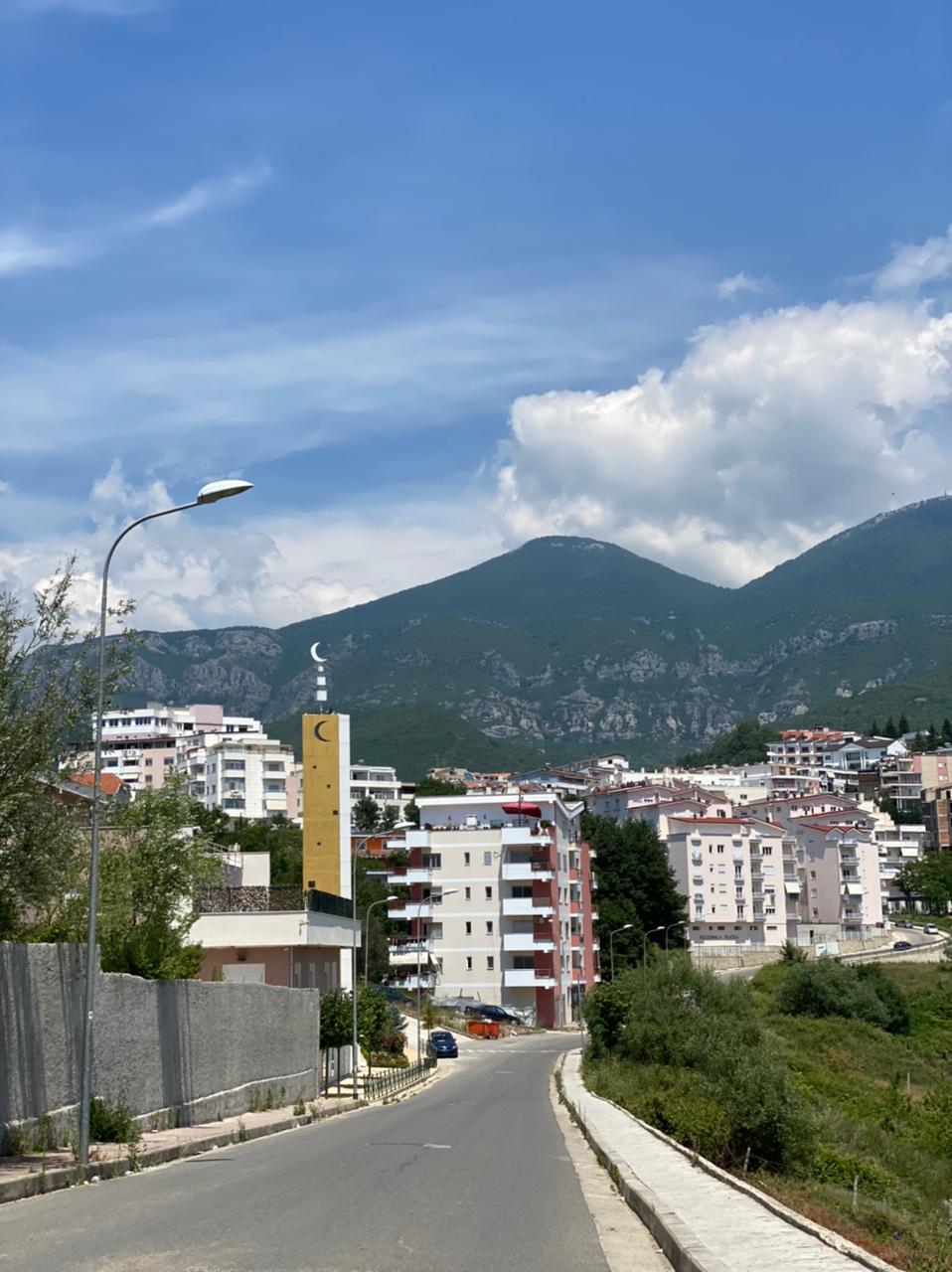 Shitet apartament 1+1