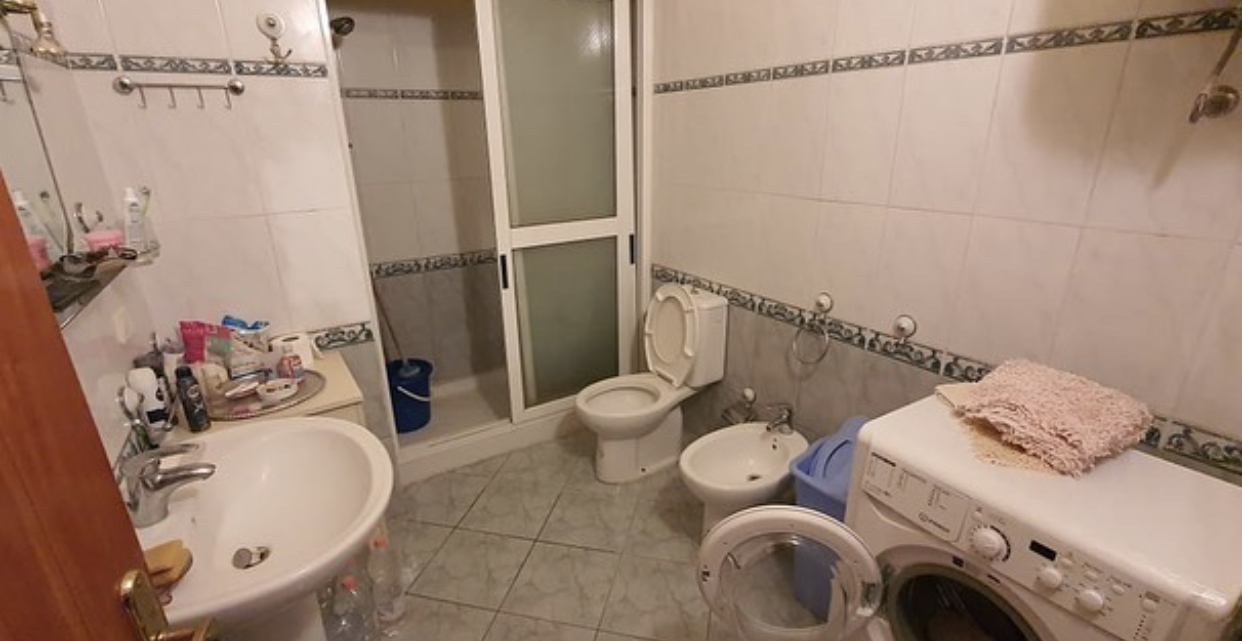 Okazion Shitet apartament 2+1 ne zonen e voll