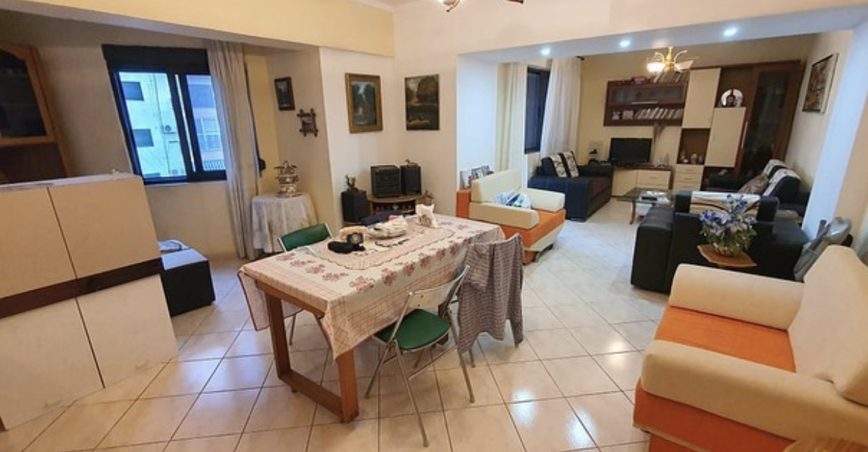 Okazion Shitet apartament 2+1 ne zonen e voll