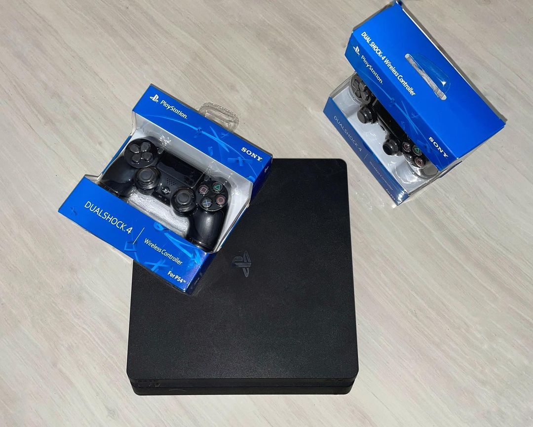   Ps4 Slim 500GB me 2 leva dhe 6 lojra
