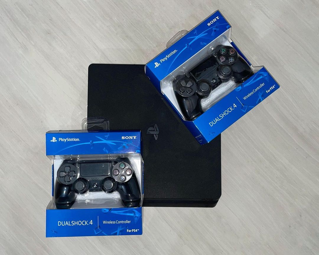   Ps4 Slim 500GB me 2 leva dhe 6 lojra