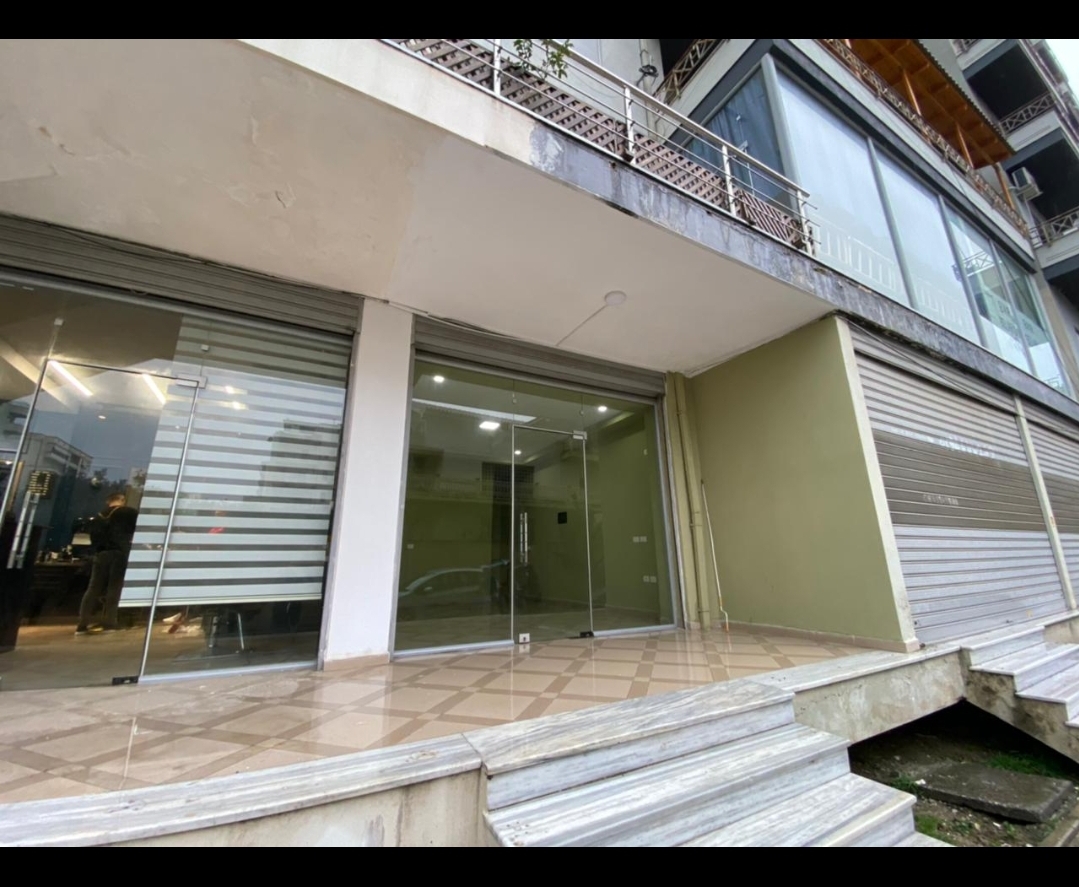 Lokal ne zonen e plazhit Durres