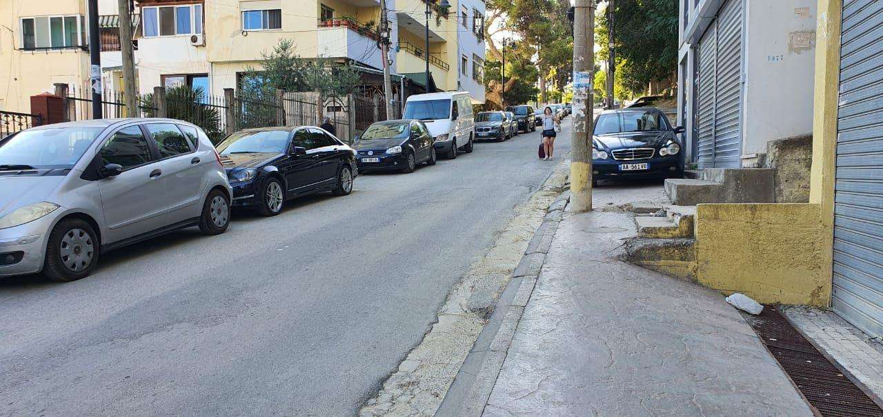 Ambient Biznesi prane shkolles Gjergj Kastrio