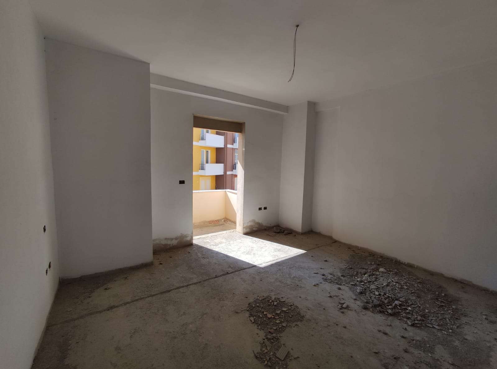 SHITET APARTAMENT 3+1+2 TEK VILA E ZOGUT