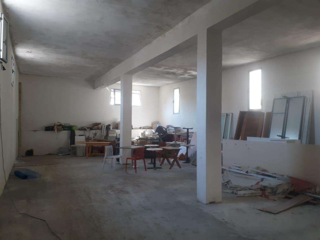 Jepet me qera magazine 300m2, Vollga Durres 