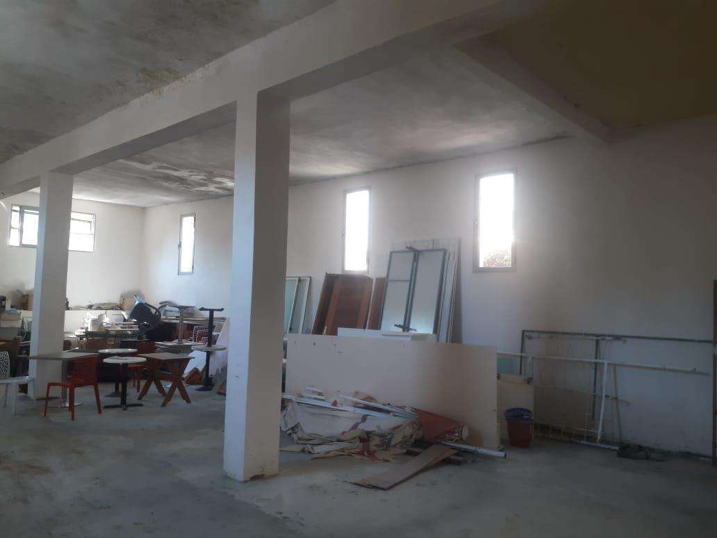 Jepet me qera magazine 300m2, Vollga Durres 