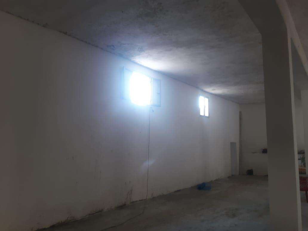 Jepet me qera magazine 300m2, Vollga Durres 