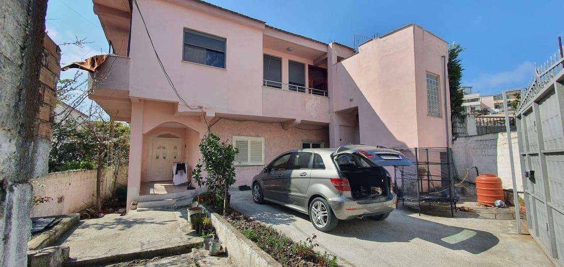 Okazion Shitet vile 2 kateshe prane Spitalit 
