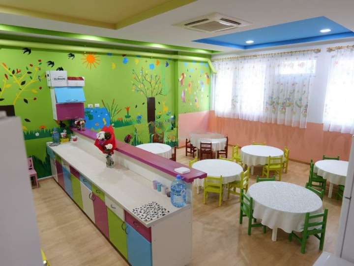 SHITET  BIZNES NE GJENDJE pune  385m2