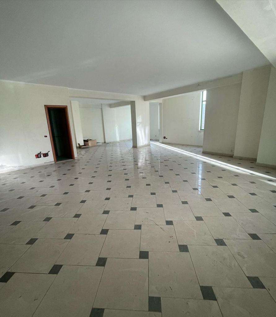 JEPET ME QIRA NJESI KOMERCIALE NE VOLLGA!