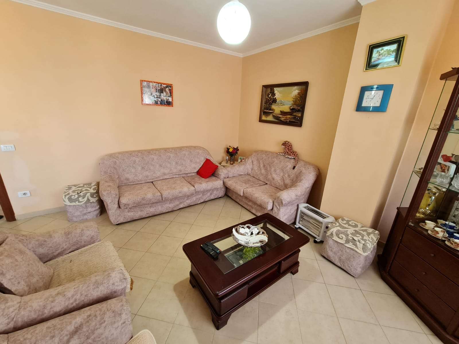 JEPET ME QIRA APARTAMENT 2+1 PRANE “2 GJELAVE