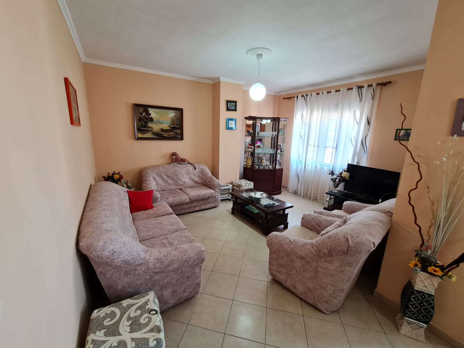 JEPET ME QIRA APARTAMENT 2+1 PRANE “2 GJELAVE