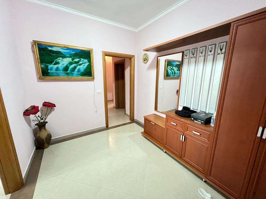 SHITET APARTAMENT 2+1+2 PRANE KAZAZIT