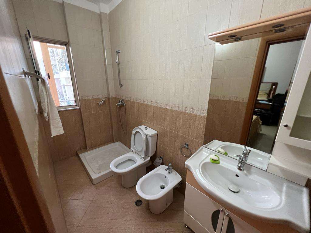 SHITET APARTAMENT 2+1+2 PRANE KAZAZIT