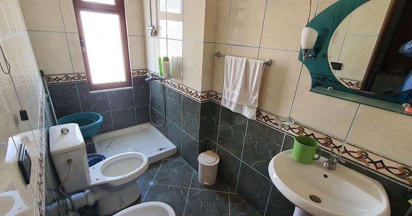 Shitet Apartament 2+1 vija dyte 